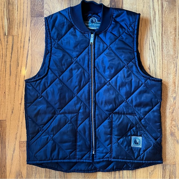 Other - Men’s black quilted vest
